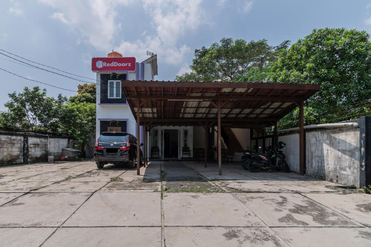 Hotel Reddoorz Near Terminal Bubulak Bogor Exterior foto